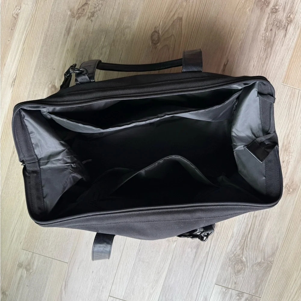 BEIS ‘The Weekender’ Black Travel Duffel Bag - Picture 5 of 5